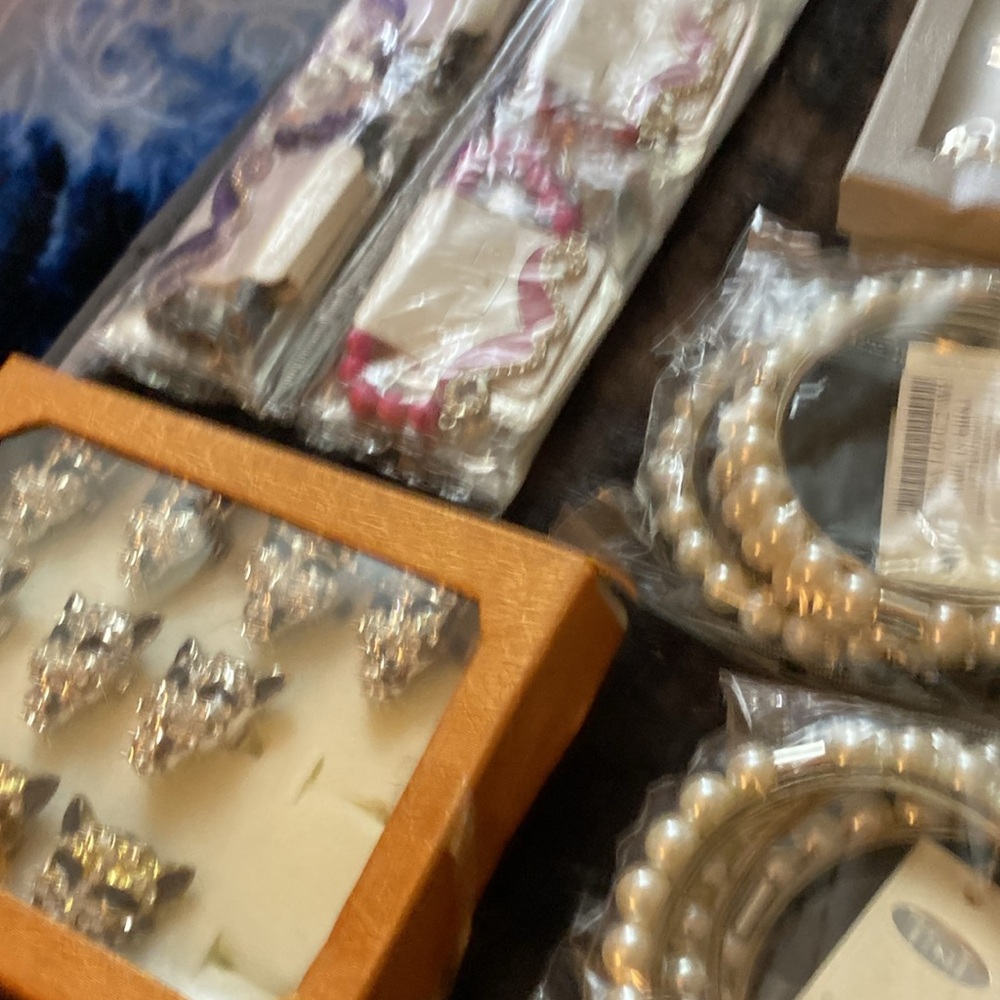 Jewelry bundle - Picture 3 of 3